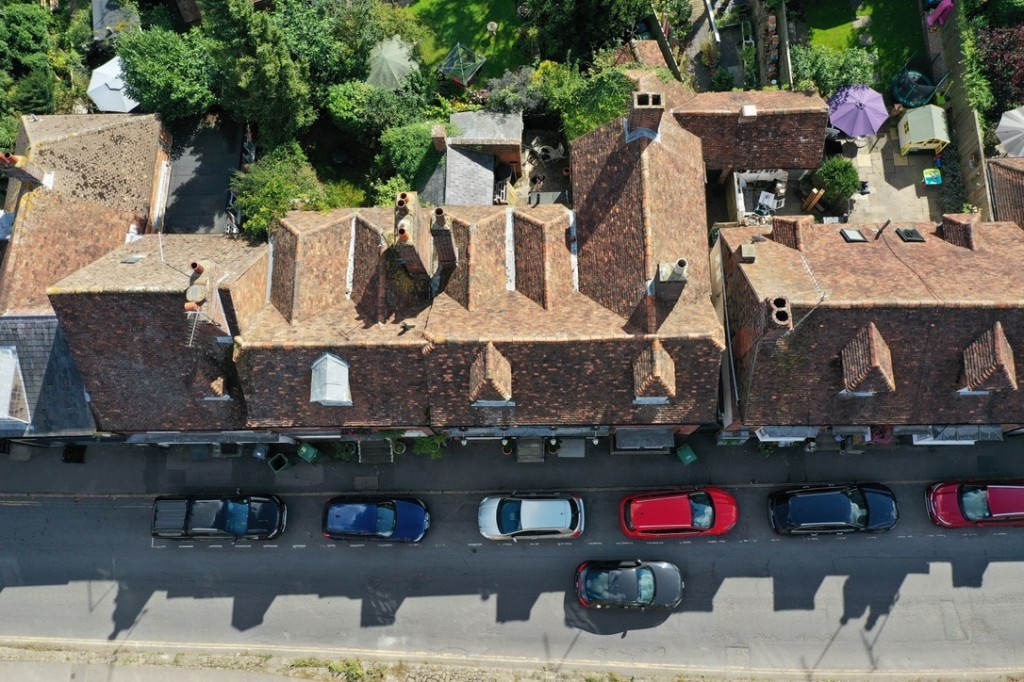 Lot: 76 - SHOP AND UPPER PARTS WITH PLANNING FOR CONVERSION - Above view of roof